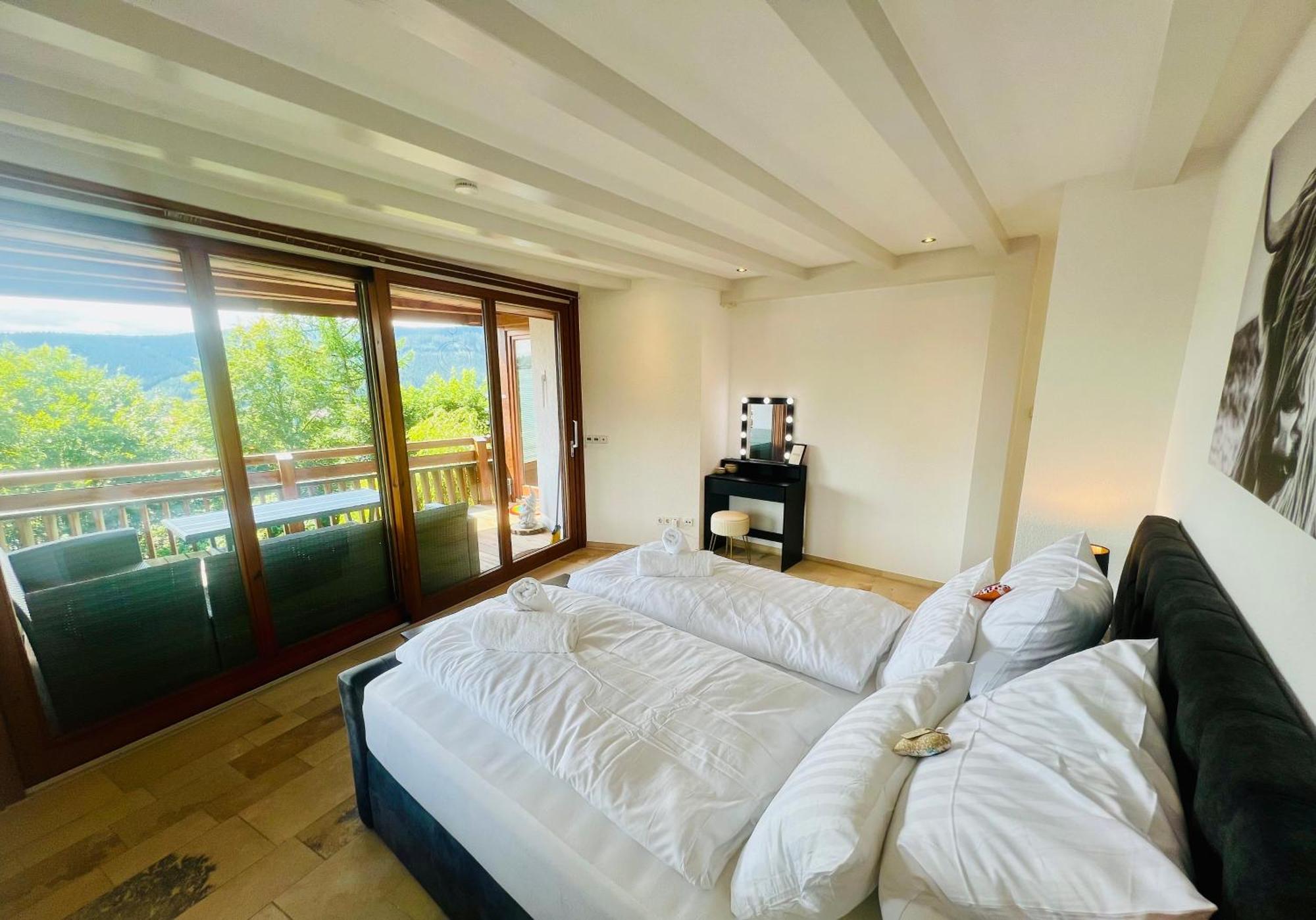 Apartamento Panoramablick Mit Privatparkplatz, 2 Balkone Und 1,5 Baeder Titisee-Neustadt Exterior foto