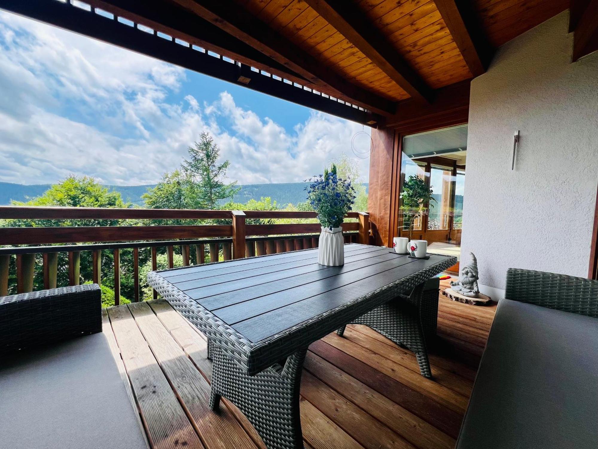 Apartamento Panoramablick Mit Privatparkplatz, 2 Balkone Und 1,5 Baeder Titisee-Neustadt Exterior foto