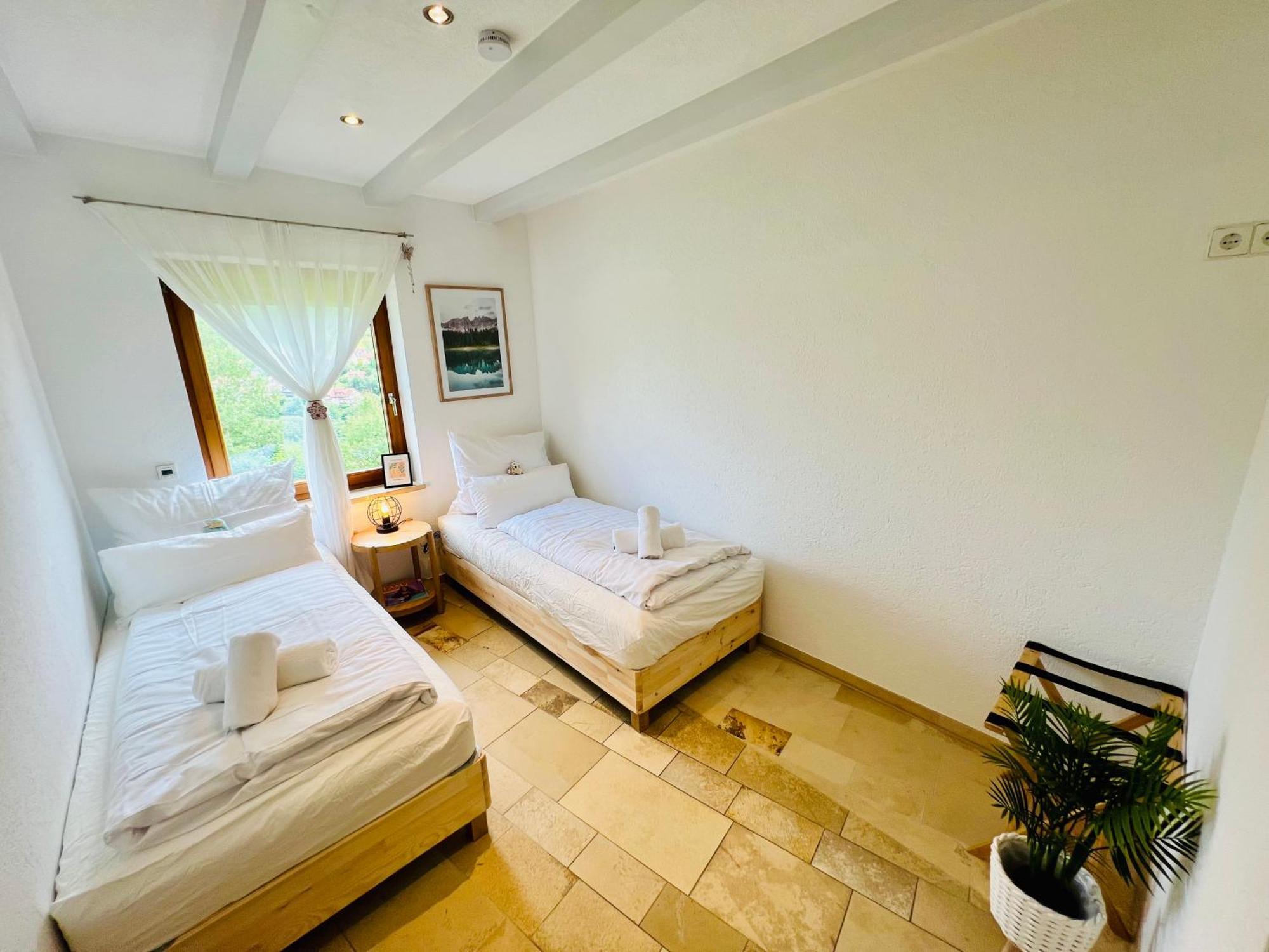 Apartamento Panoramablick Mit Privatparkplatz, 2 Balkone Und 1,5 Baeder Titisee-Neustadt Exterior foto