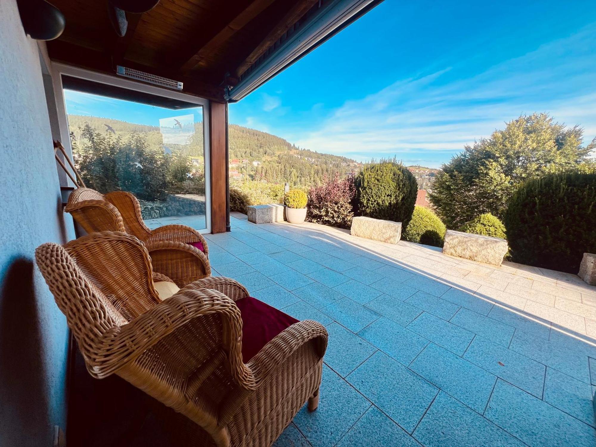 Apartamento Panoramablick Mit Privatparkplatz, 2 Balkone Und 1,5 Baeder Titisee-Neustadt Exterior foto